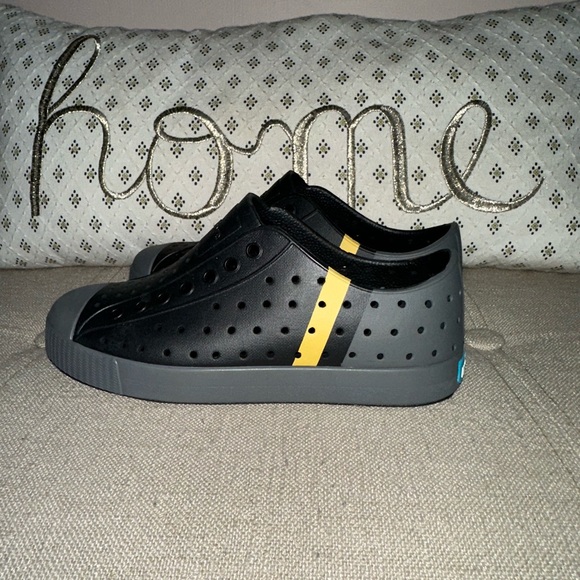 🚫SOLD🚫 Native Jefferson Shoea - Picture 3 of 6